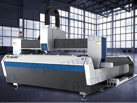 700W Fiber Laser Metal Cutting Machine