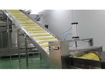 Dough Cutting Machine with Conveyor