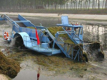 Weed and Trash Cleaning Boat in Sichuan, China