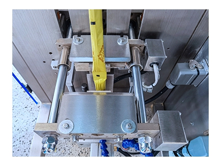 Vertical Form Fill Seal Machine with Auger Filler, L220WF-FT