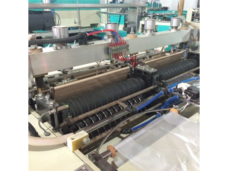 Computer Controlled T-Shirt Bag Making Machine with Hot Sealing & Hot Cutting (220pcs/min×2)
