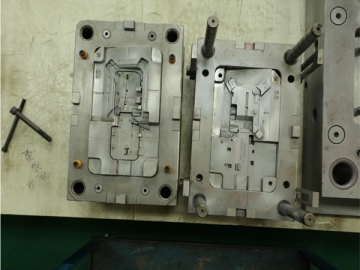 Plastic Injection Mould <small>(Supplying Auto Parts Mould)</small>