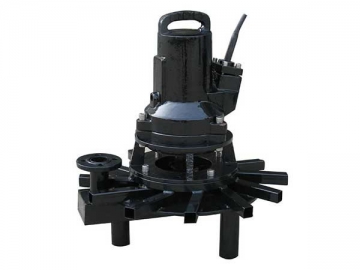 Submersible centrifugal aerator for water treatment