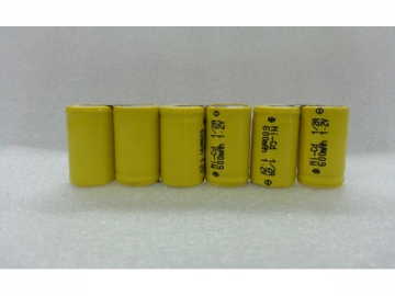A Ni-Cd Rechargeable Battery