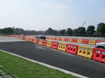 Water Filled Barrier, 3-Hole