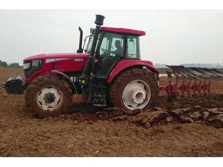 Utility Tractor, 130-140HP