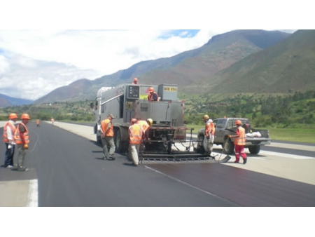 LMT5310TXF Micro-Surfacing Paver