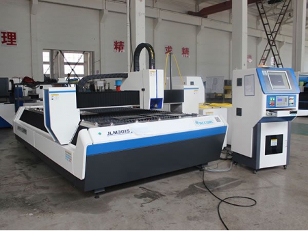 700w CNC Fiber Laser Cutting Machine