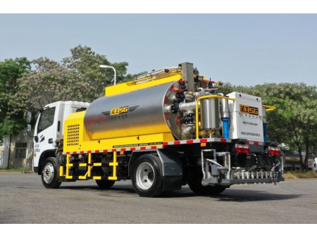 5000L Asphalt Distributor Truck with 26kW Auxiliary Engine