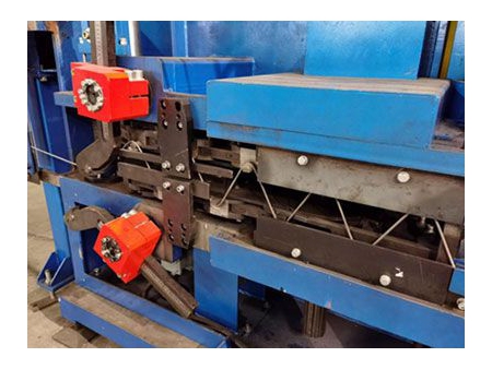 Self Supporting Girder Steel Decking Machine