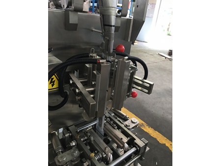 Vertical Form Fill Seal Machine