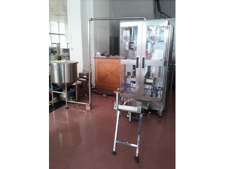 Vertical Liquid and Paste Filling Sealing Machine