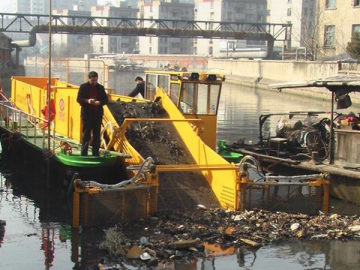 Water Trash Salvage Boat