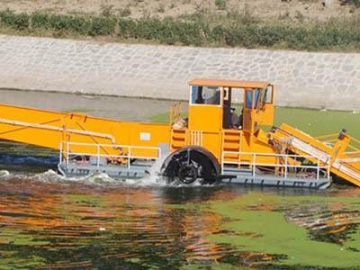 Aquatic Weed Harvester in Lake Taihu