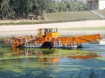 Aquatic Weed Harvester in Lake Taihu