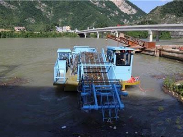 Trash Cleaning Boat in Sangzhi County