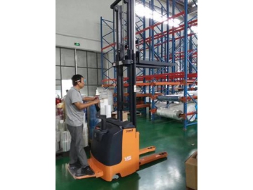 XE 1,000-2,000kg Electric Lift Stacker