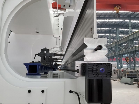 2-WF(D)67K CNC Controlled Hydraulic Press Brake