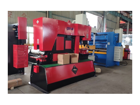 Hydraulic Ironworker                    (Steel Plate Punching, Shearing, Notching Machine)