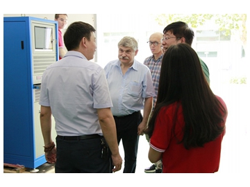 Russian Mayor Victor came for environmental test chamber