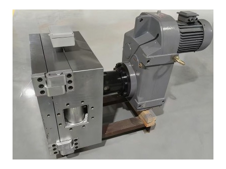 Self-Cleaning Melt Filter