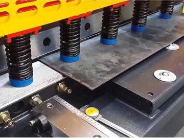 Hydraulic Guillotine Shearing Machine