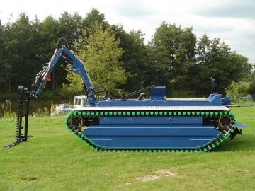 Water Cleaning Amphibious Vehicle