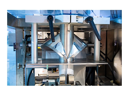 Vertical Form Fill Seal Machine with Multihead Weigher, L380DL-D10T
