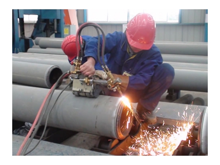 Magnetic Pipe Flame Cutting and Beveling Machine