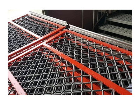 Tensioned Self-cleaning Screen