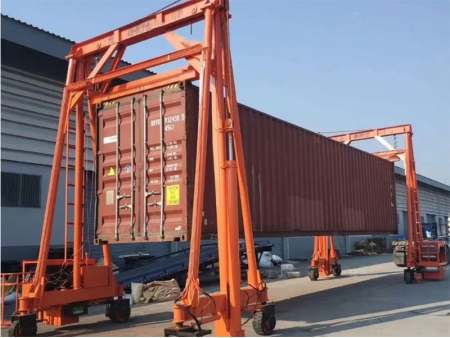Container Straddle Carrier