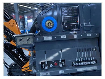 Integrated Surface DTH Drilling Rig, KT5C