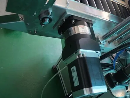 Horizontal Small Cylindrical Product Labeling Machine
