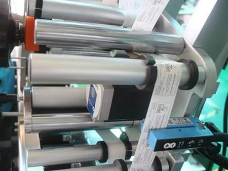 Horizontal Small Cylindrical Product Labeling Machine