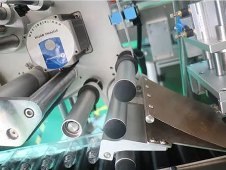 Horizontal Small Cylindrical Product Labeling Machine