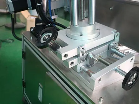 Horizontal Small Cylindrical Product Labeling Machine