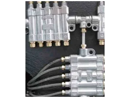 Toggle Clamping Injection Molding Machine