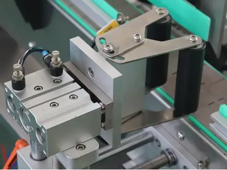 Automatic Orientation Labeling Machine
