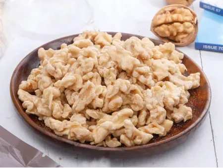 Peeled Walnut Kernels (Seasoned Walnuts)