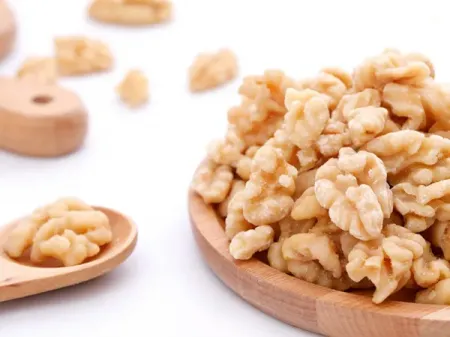 Peeled Walnut Kernels (Seasoned Walnuts)