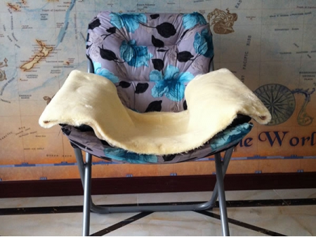 Great Feeling Faux Sheepskin White Fur Chair Rug