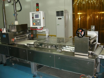 Wafer Cream Spreading Machine